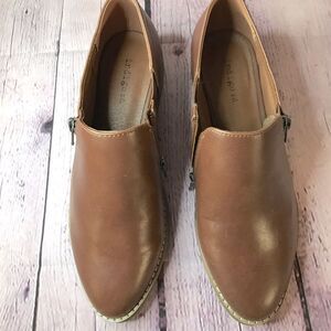 NWOT Indigo Rd Women's Hallona Faux Leather Slip On Shoes Flat Loafers Brown 7.5